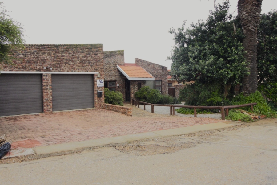 4 Bedroom Property for Sale in Noorsekloof Eastern Cape